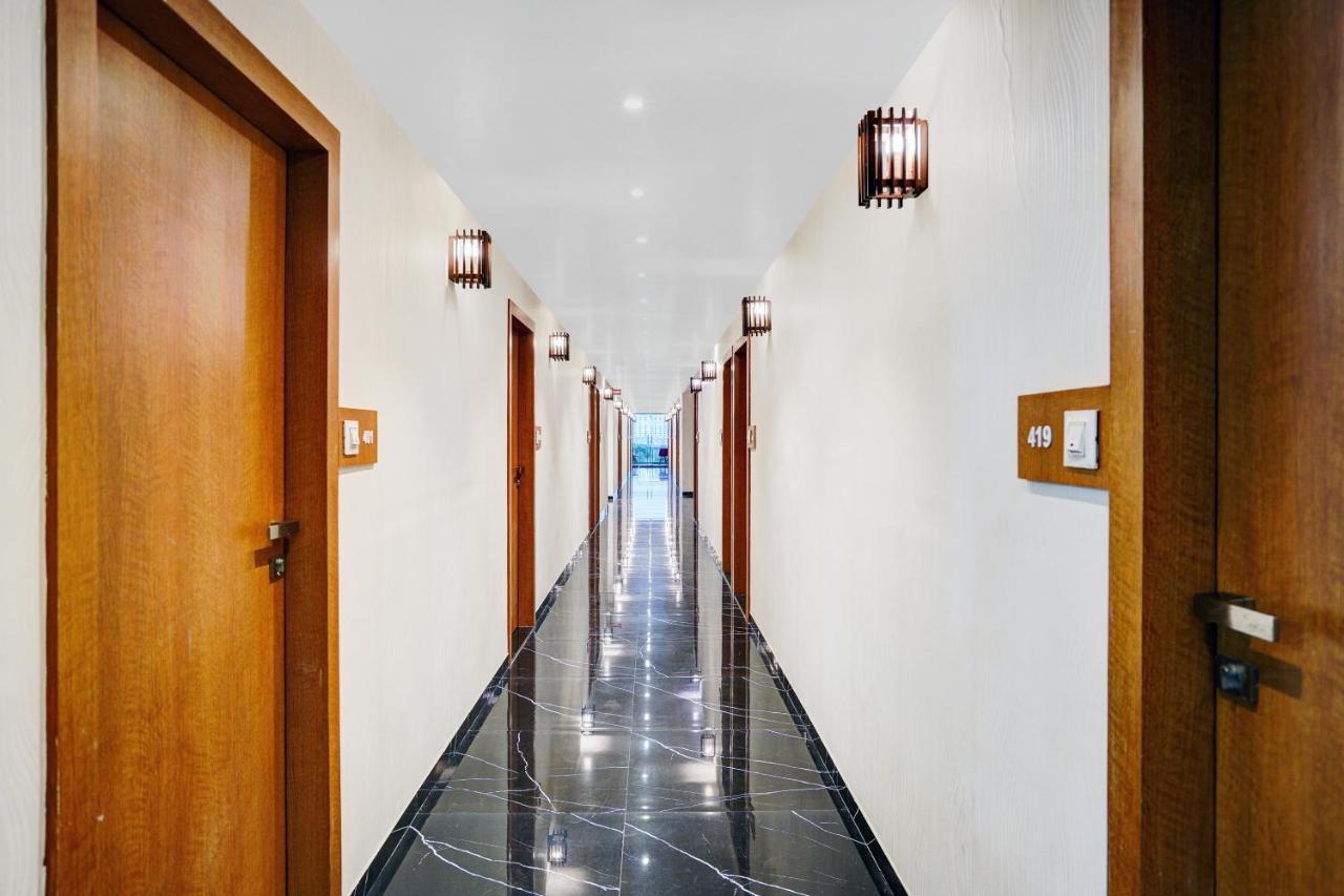 Townhouse Oak Hotel Vaibhav Surat Zewnętrze zdjęcie