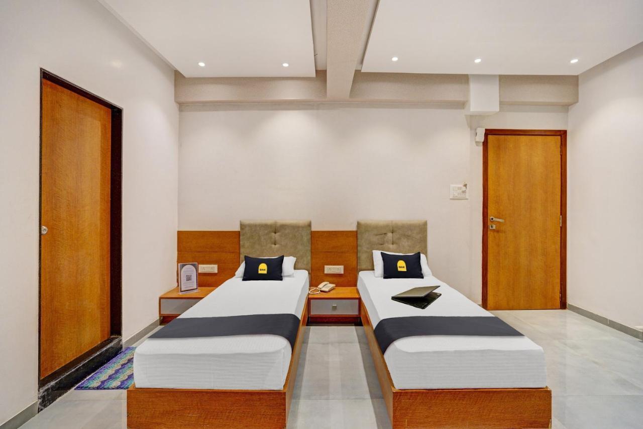 Townhouse Oak Hotel Vaibhav Surat Zewnętrze zdjęcie