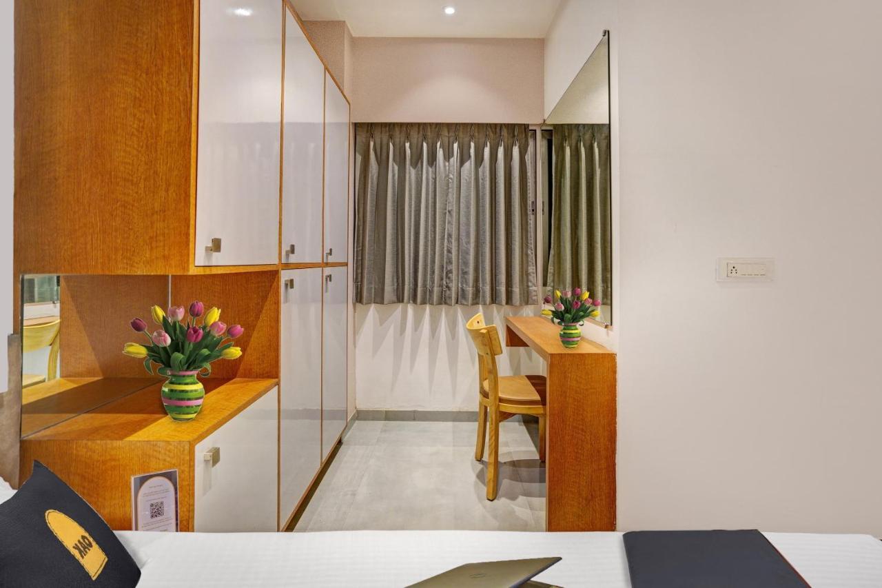 Townhouse Oak Hotel Vaibhav Surat Zewnętrze zdjęcie