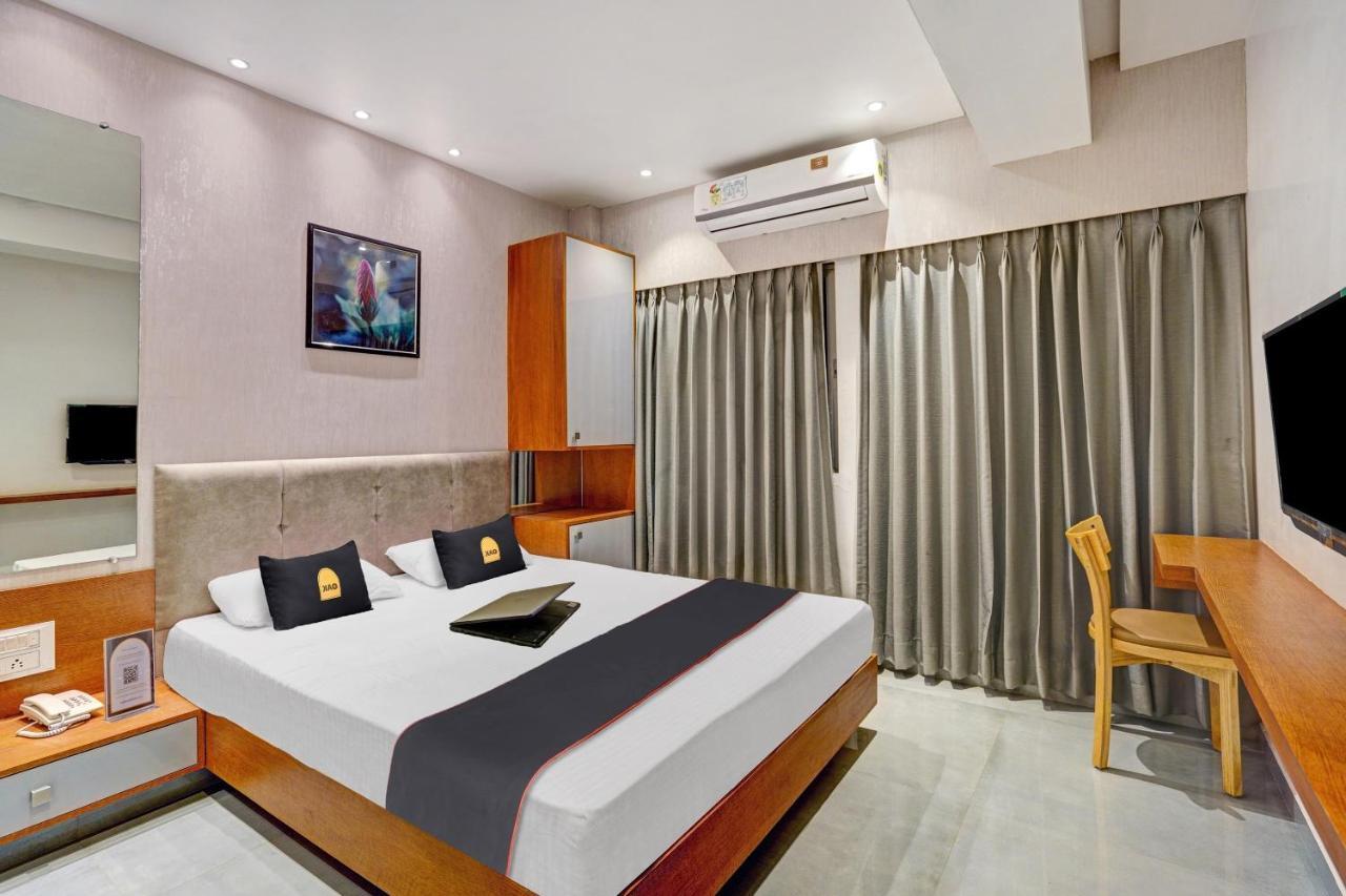 Townhouse Oak Hotel Vaibhav Surat Zewnętrze zdjęcie