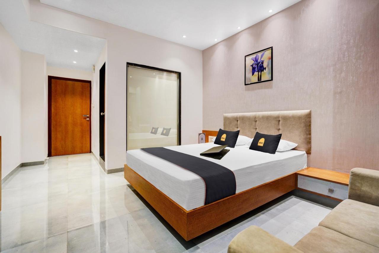 Townhouse Oak Hotel Vaibhav Surat Zewnętrze zdjęcie