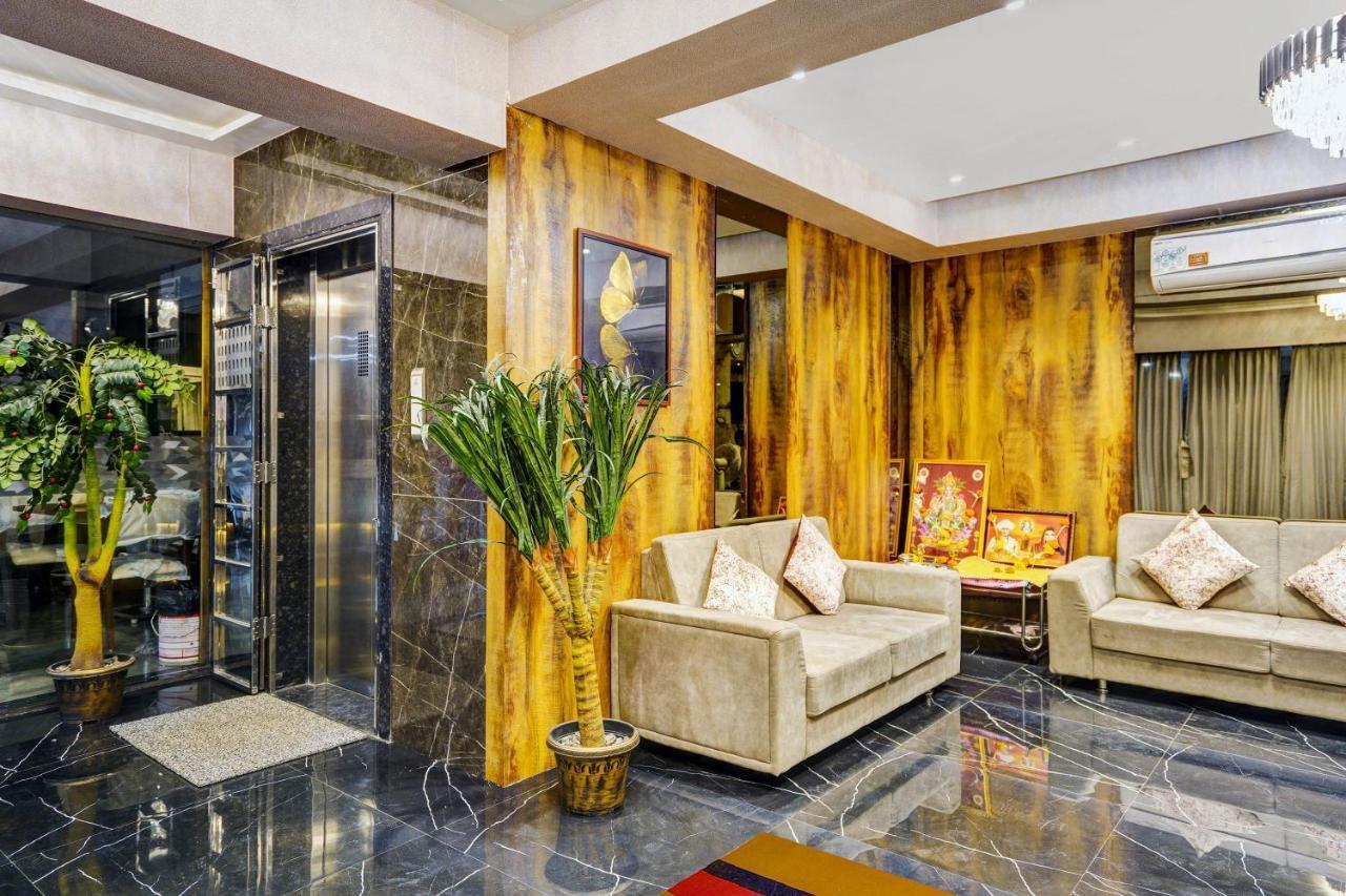 Townhouse Oak Hotel Vaibhav Surat Zewnętrze zdjęcie