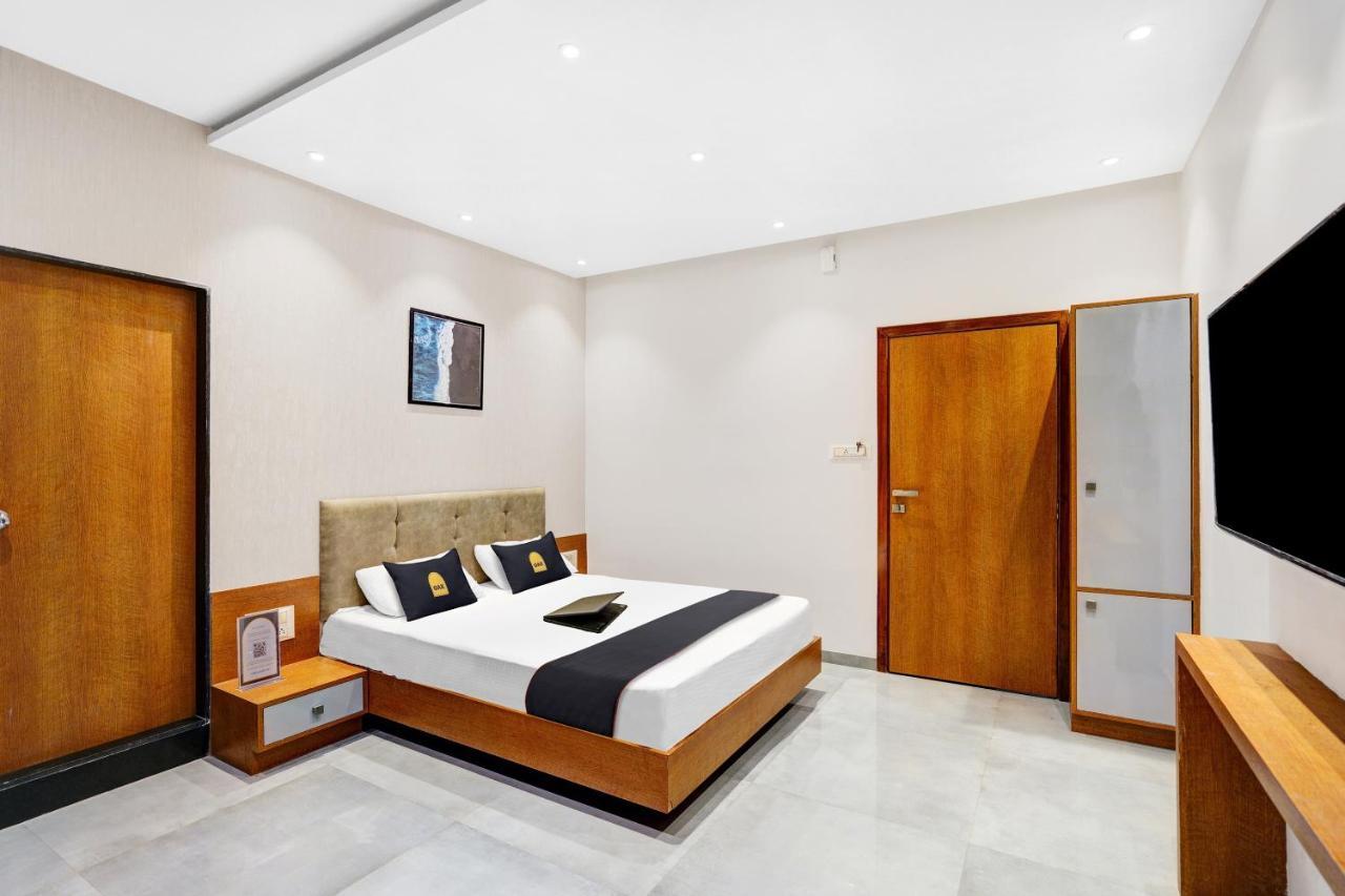 Townhouse Oak Hotel Vaibhav Surat Zewnętrze zdjęcie