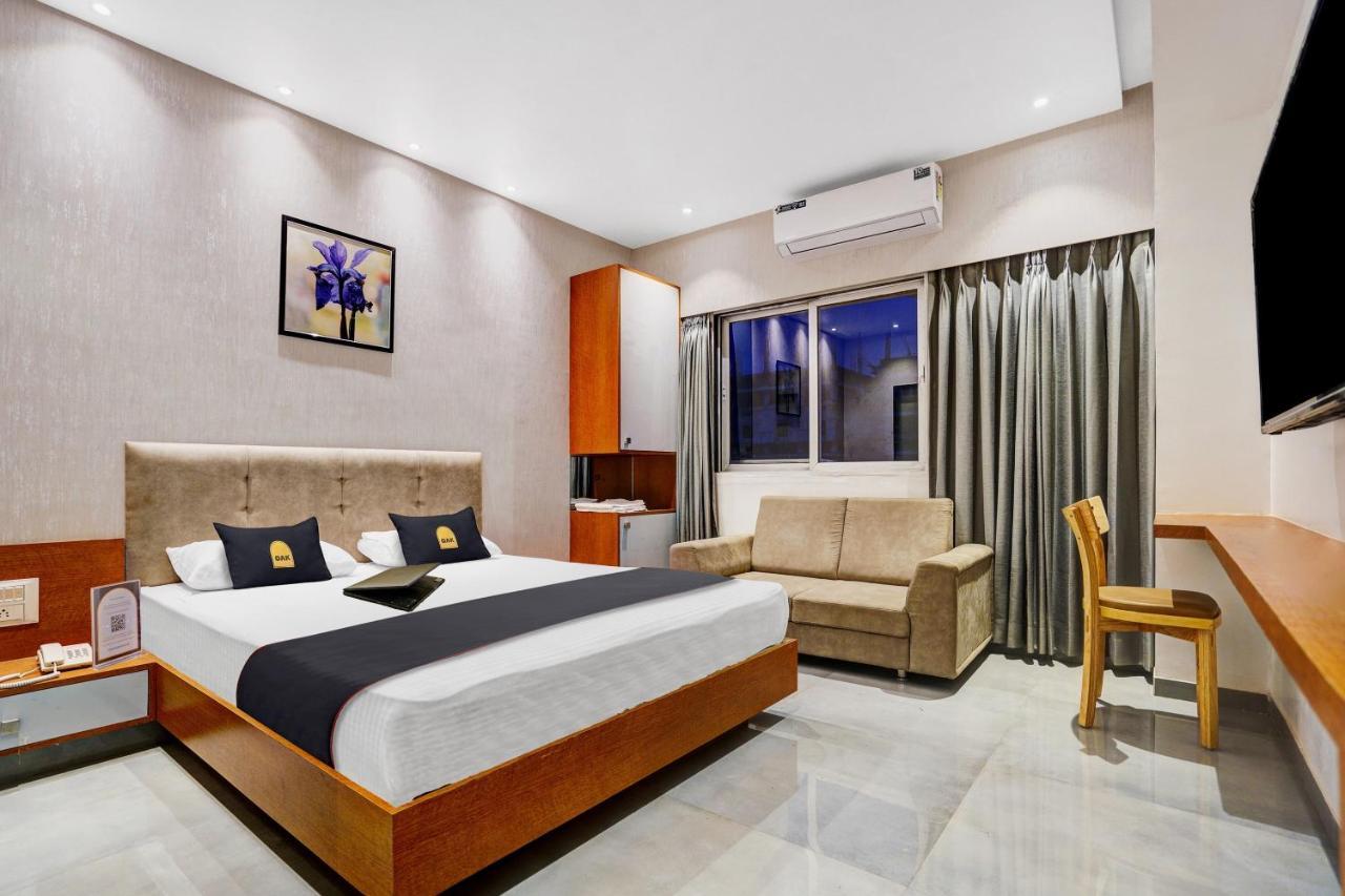 Townhouse Oak Hotel Vaibhav Surat Zewnętrze zdjęcie