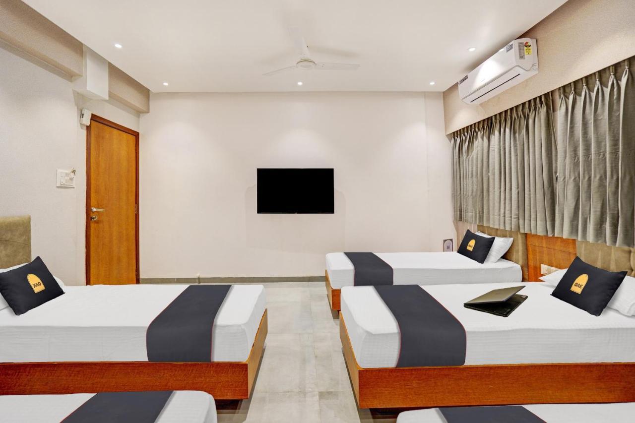Townhouse Oak Hotel Vaibhav Surat Zewnętrze zdjęcie